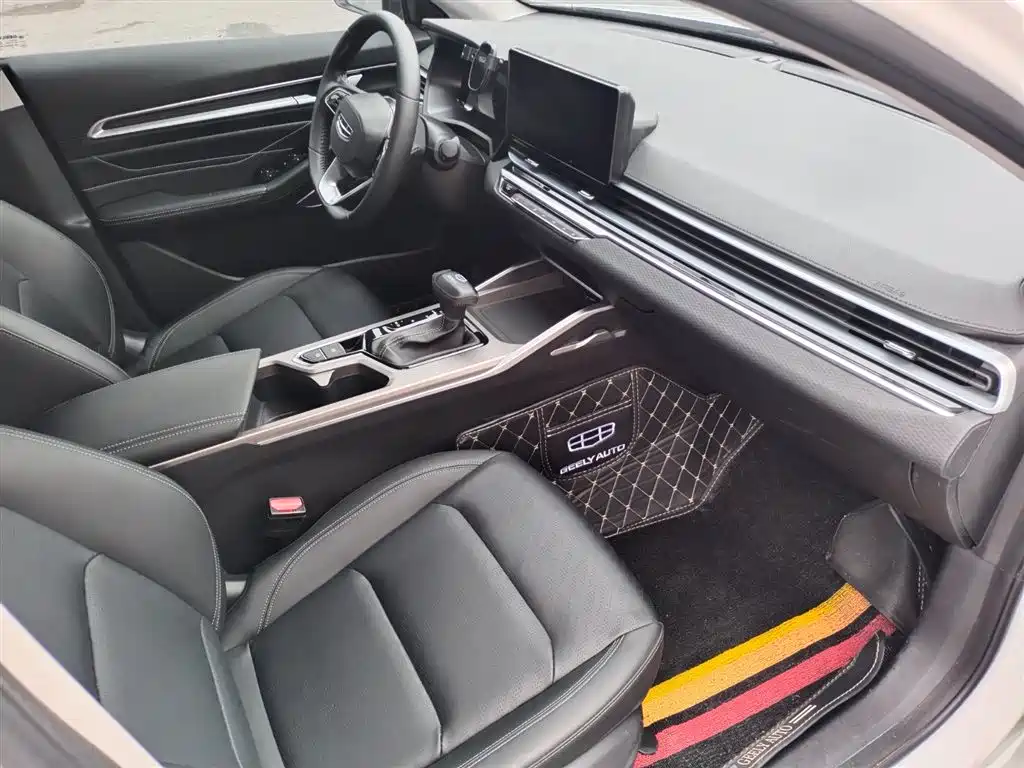 Geely Emgrand 2022