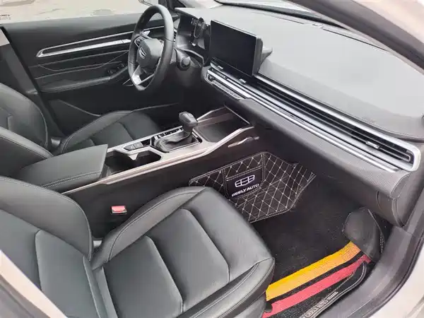 Geely Emgrand 2022
