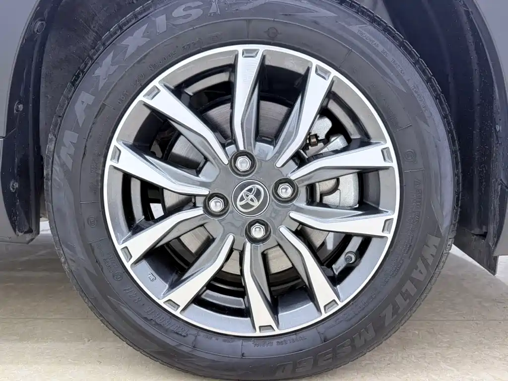 Toyota Yaris L 2022 — фото 23