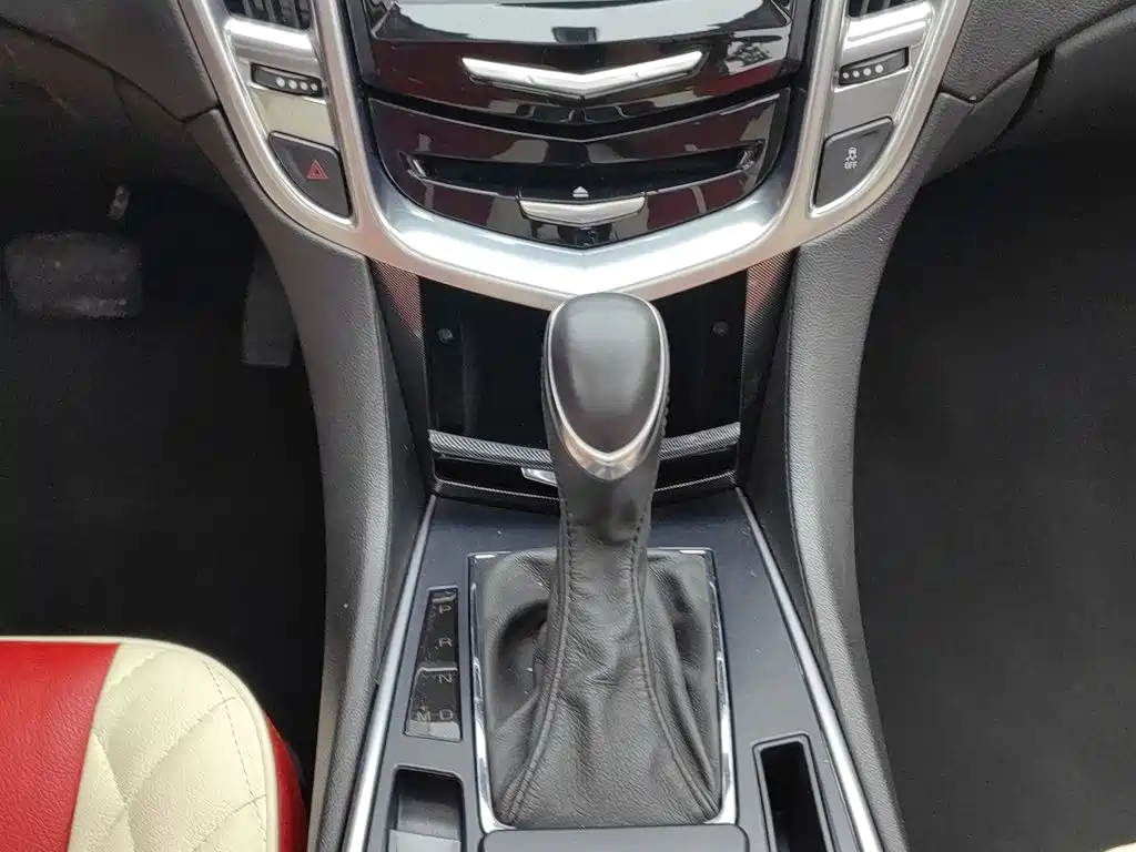 Cadillac SRX 2015 — фото 13