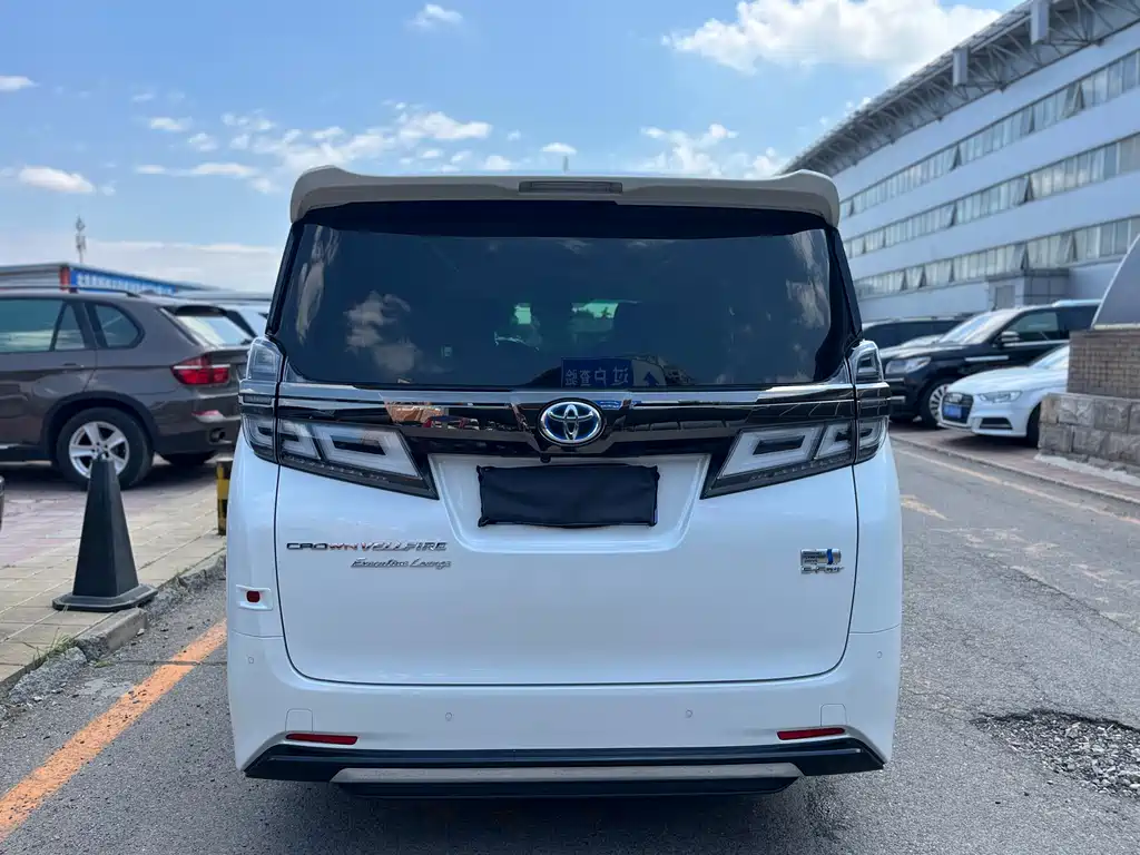 Toyota Vellfire 2023 — фото 5