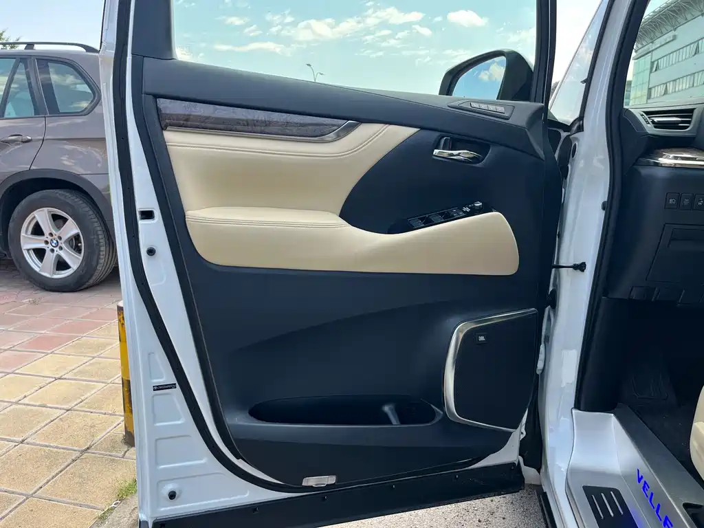 Toyota Vellfire 2023 — фото 9