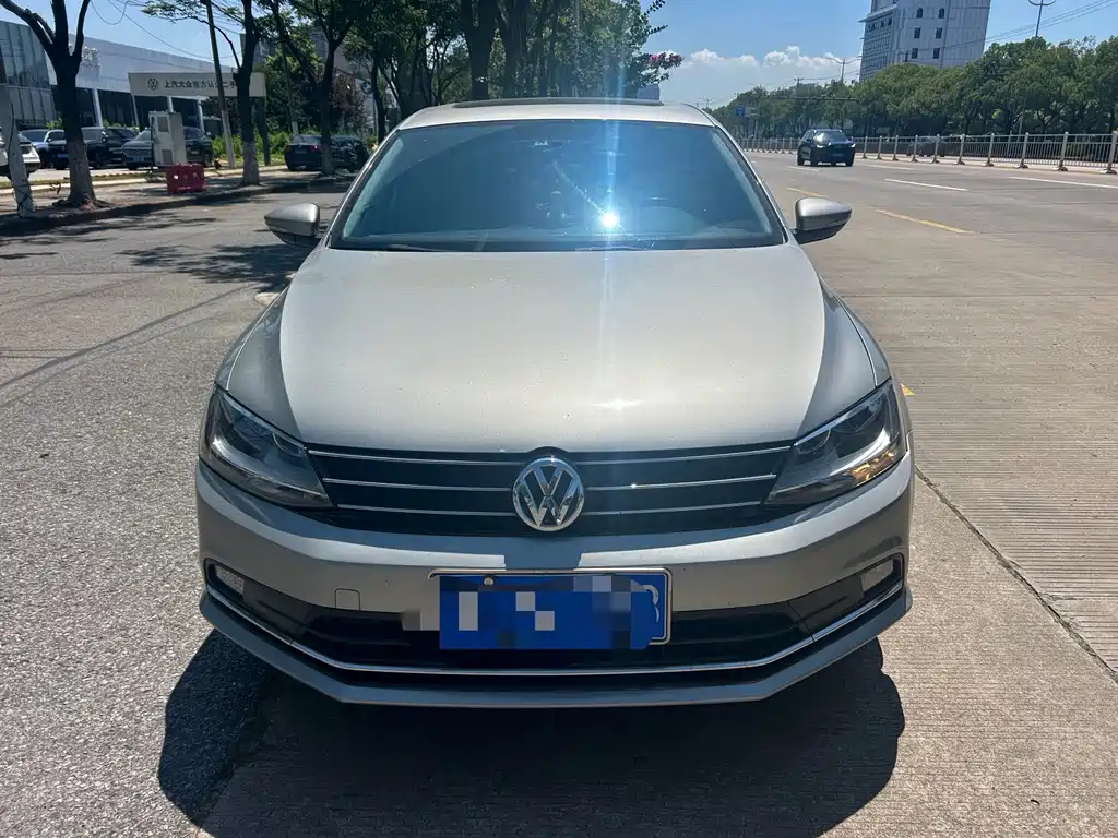 Volkswagen Sagitar 2016