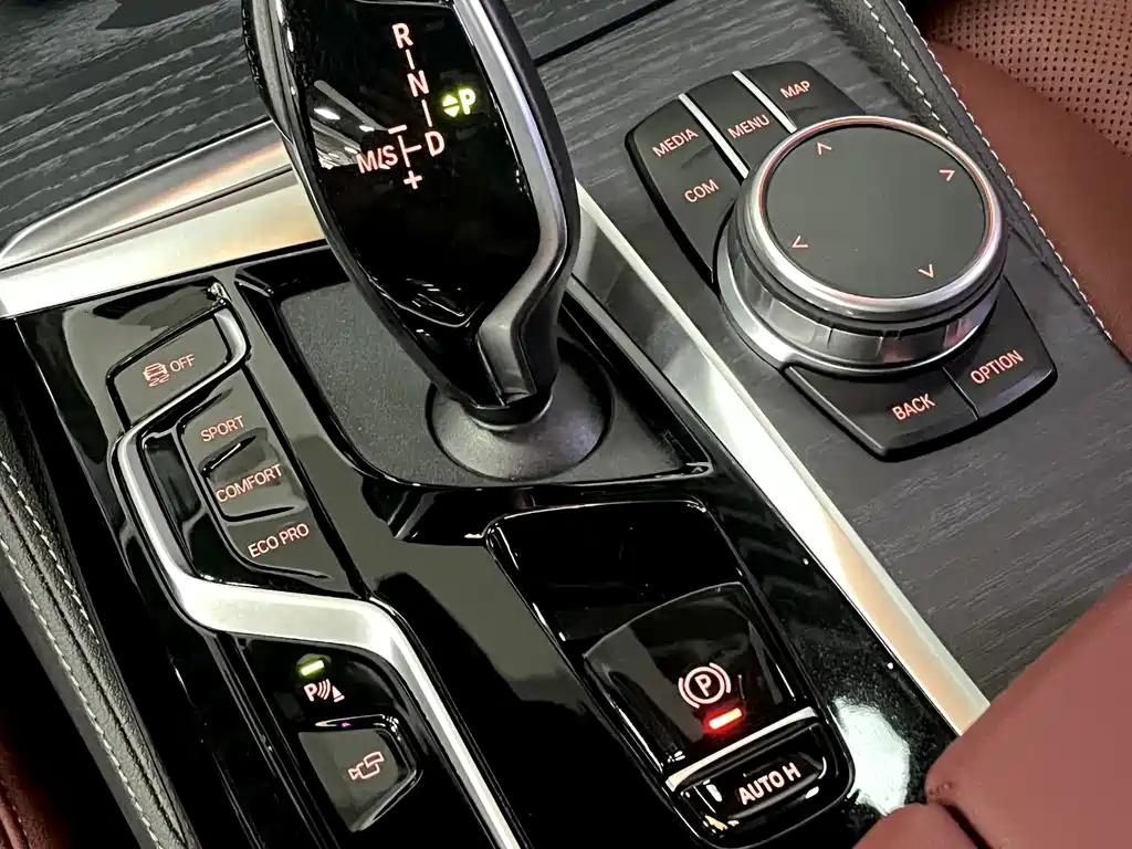 BMW 5 Series 2022 — фото 13