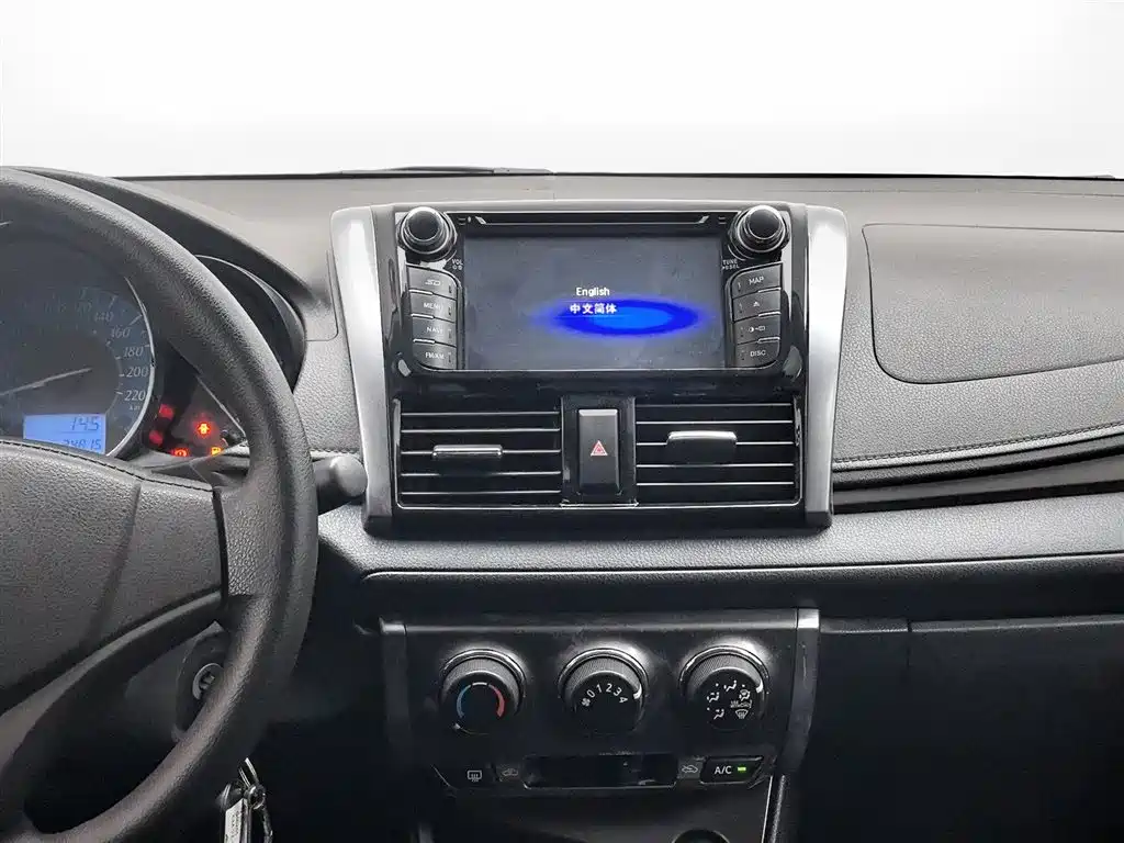 Toyota Yaris L 2015 — фото 12