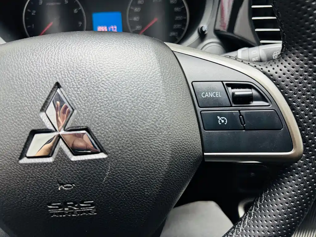 Mitsubishi Outlander 2021 — фото 17