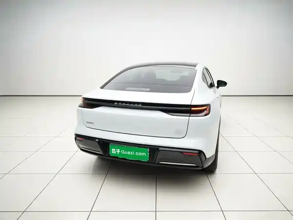 Geely Galaxy E8 2025