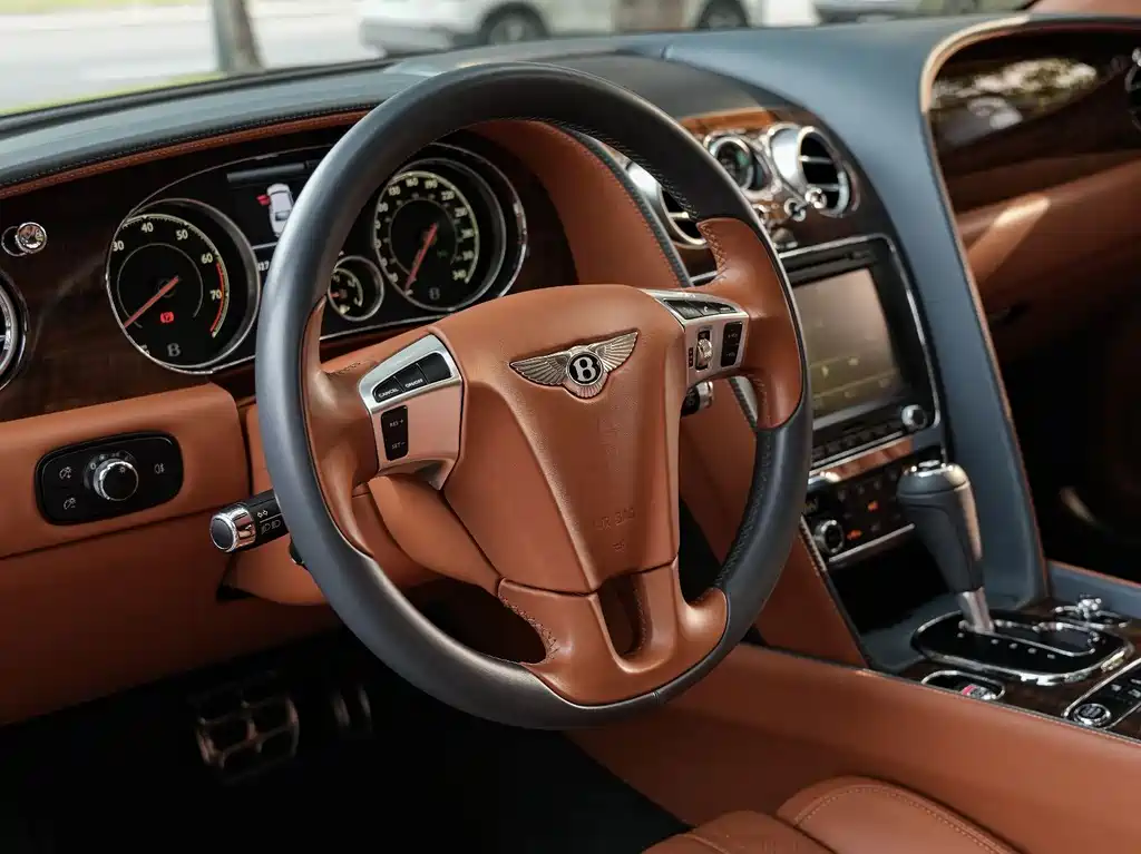 Bentley Flying Spur 2018 — фото 10