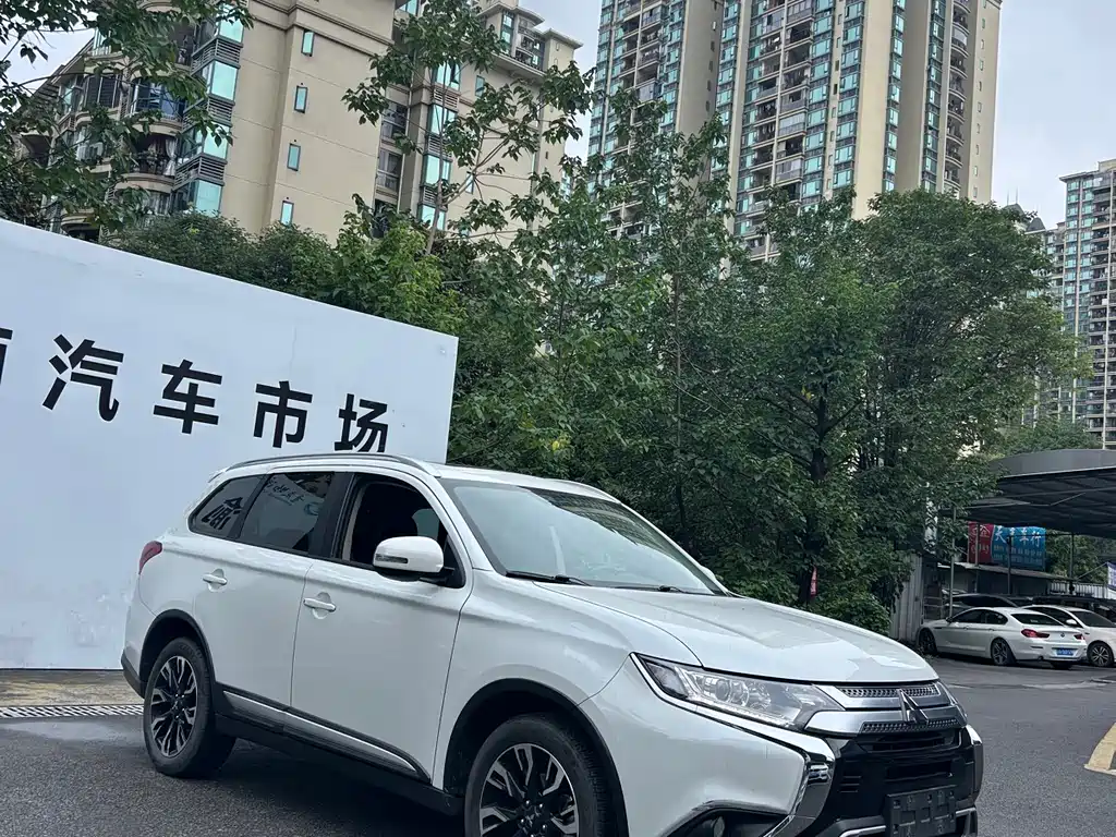 Mitsubishi Outlander 2021