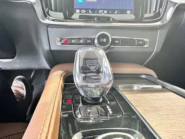 Volvo S90 2025