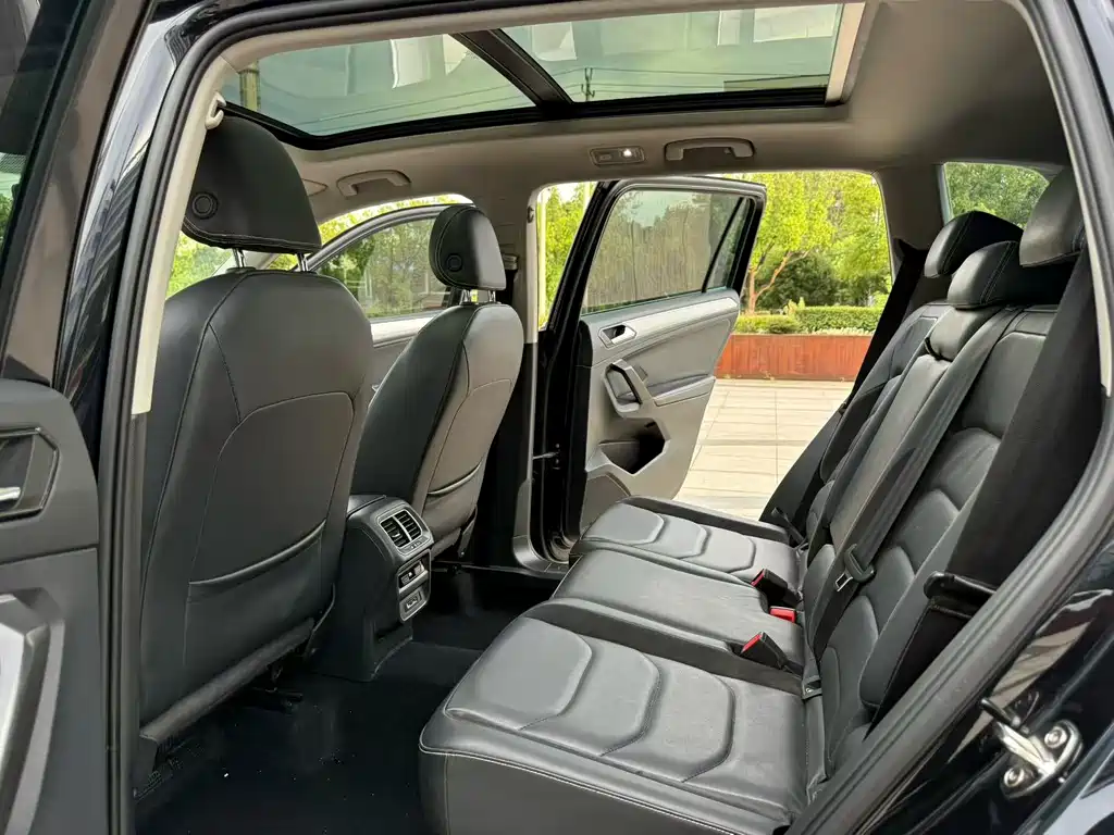 Volkswagen Tiguan L 2017 — фото 8