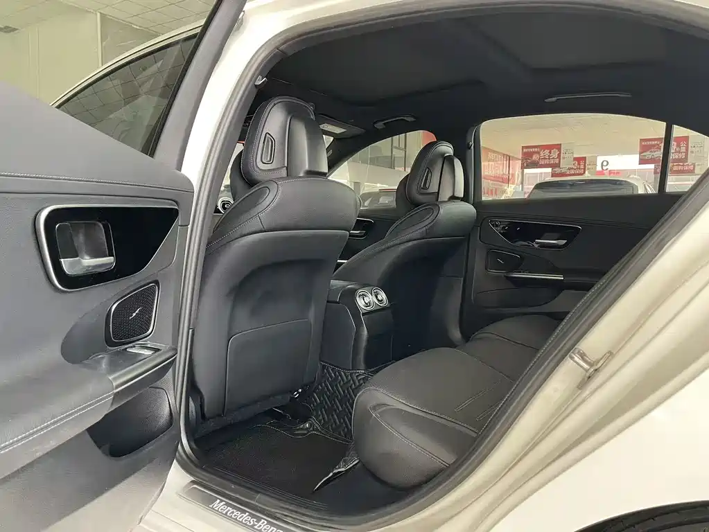 Mercedes-Benz C-Class 2023 — фото 5
