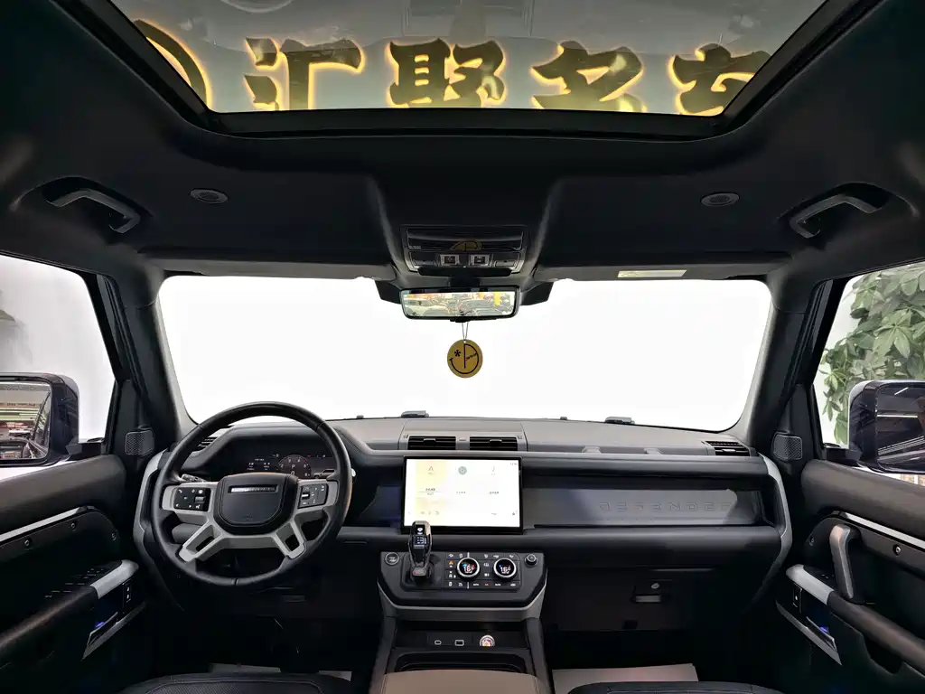 Land Rover Defender 2024 — фото 21