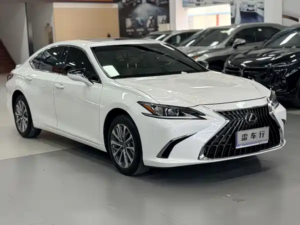 Lexus ES 2022