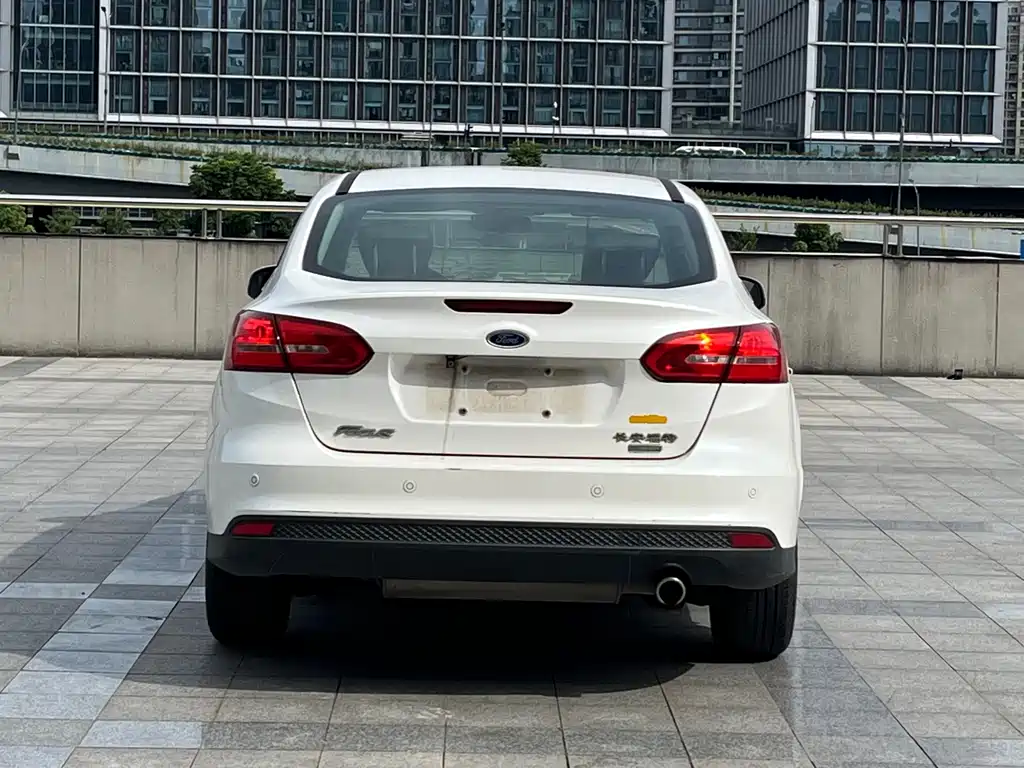 Ford Focus 2015 — фото 5