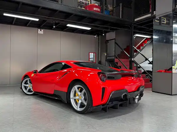 Ferrari 488 2016