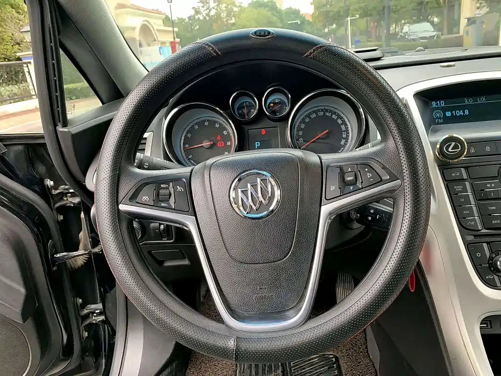 Buick Excelle 2014 — фото 16