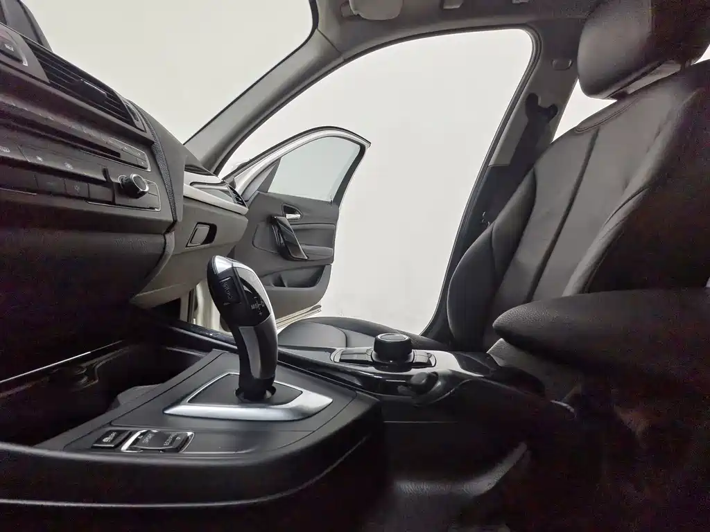 BMW 1 Series 2012 — фото 12