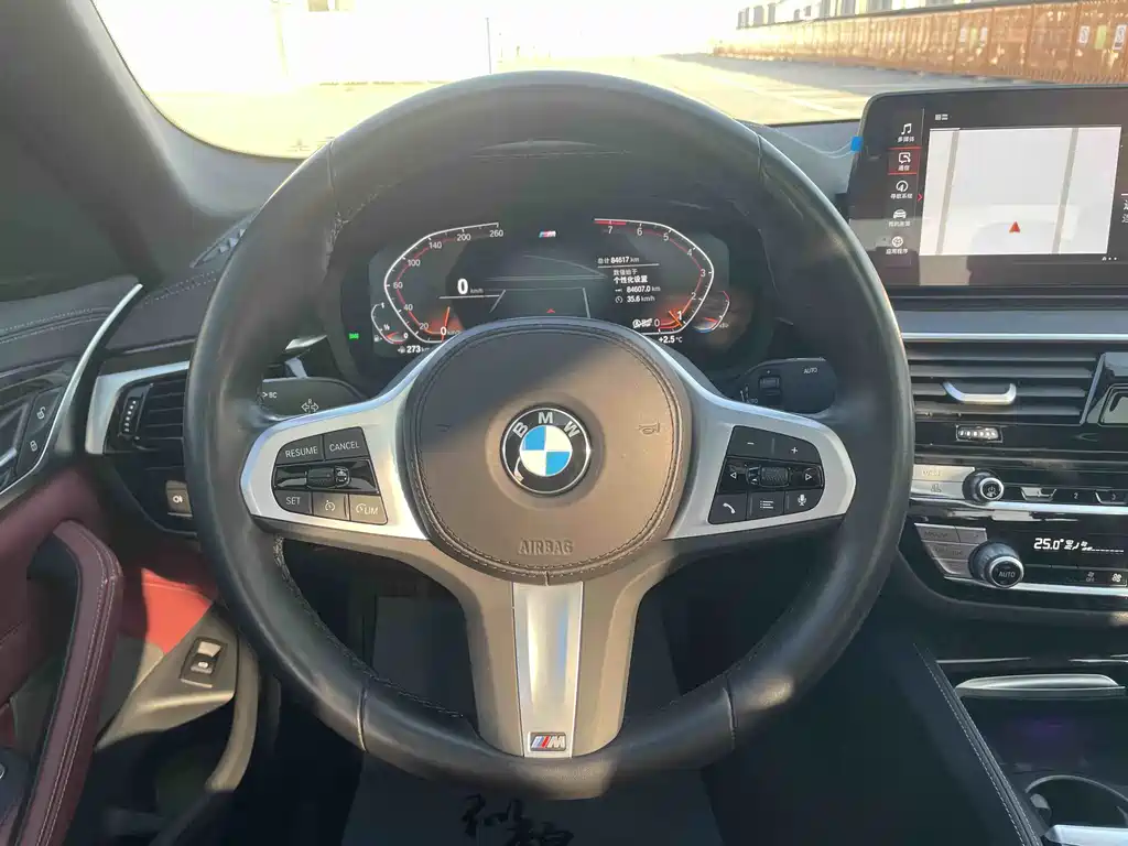BMW 5 Series 2022 — фото 12