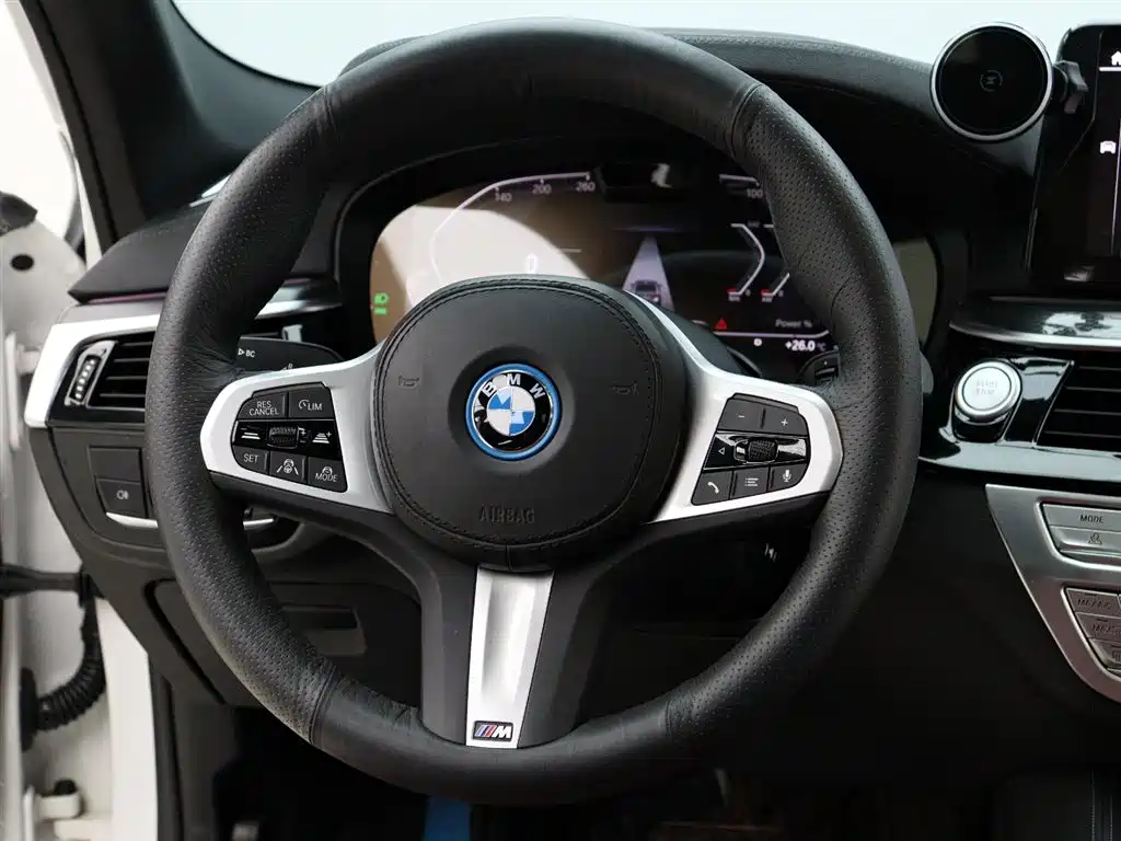 BMW 5 Series New Energy 2023 — фото 15