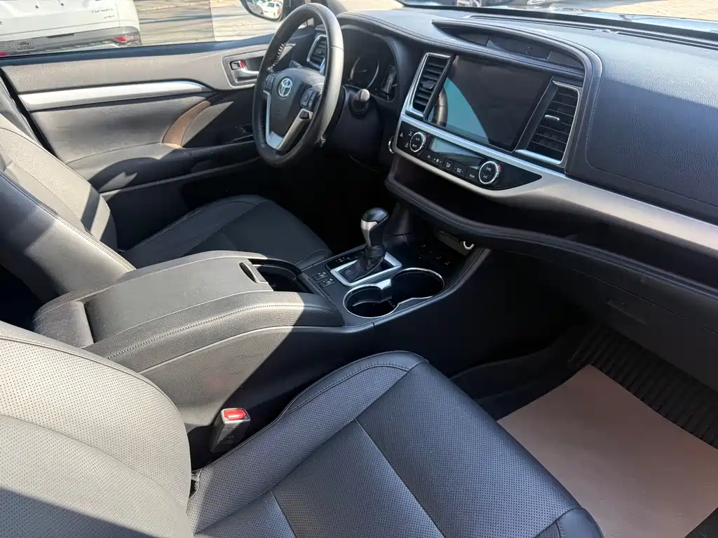 Toyota Highlander 2020 — фото 15