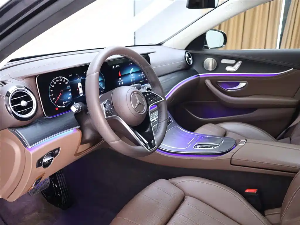 Mercedes-Benz E-Class 2022 — фото 11
