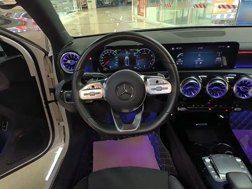 Mercedes-Benz A-Class 2022 — фото 11