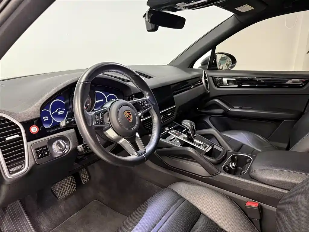 Porsche Cayenne 2019 — фото 12