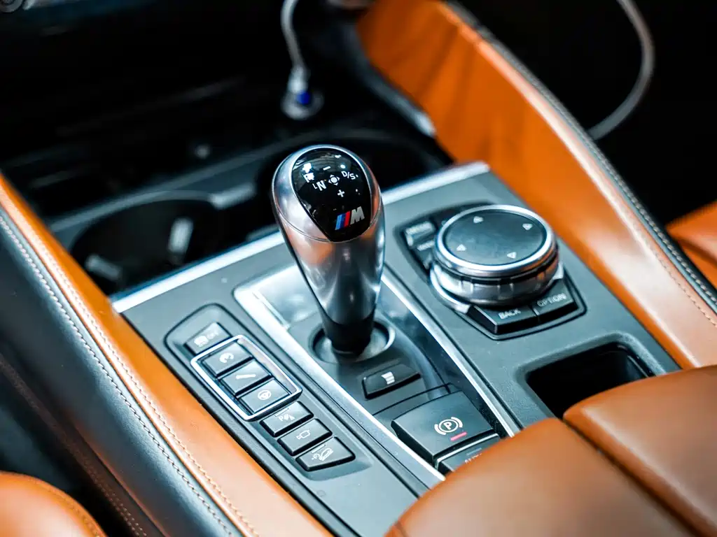 BMW X6 M 2017 — фото 15