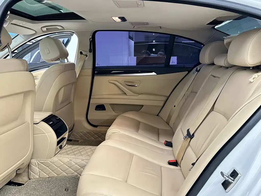 BMW 5 Series 2015 — фото 13
