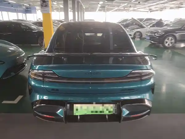 Xiaomi SU7 Ultra 2025