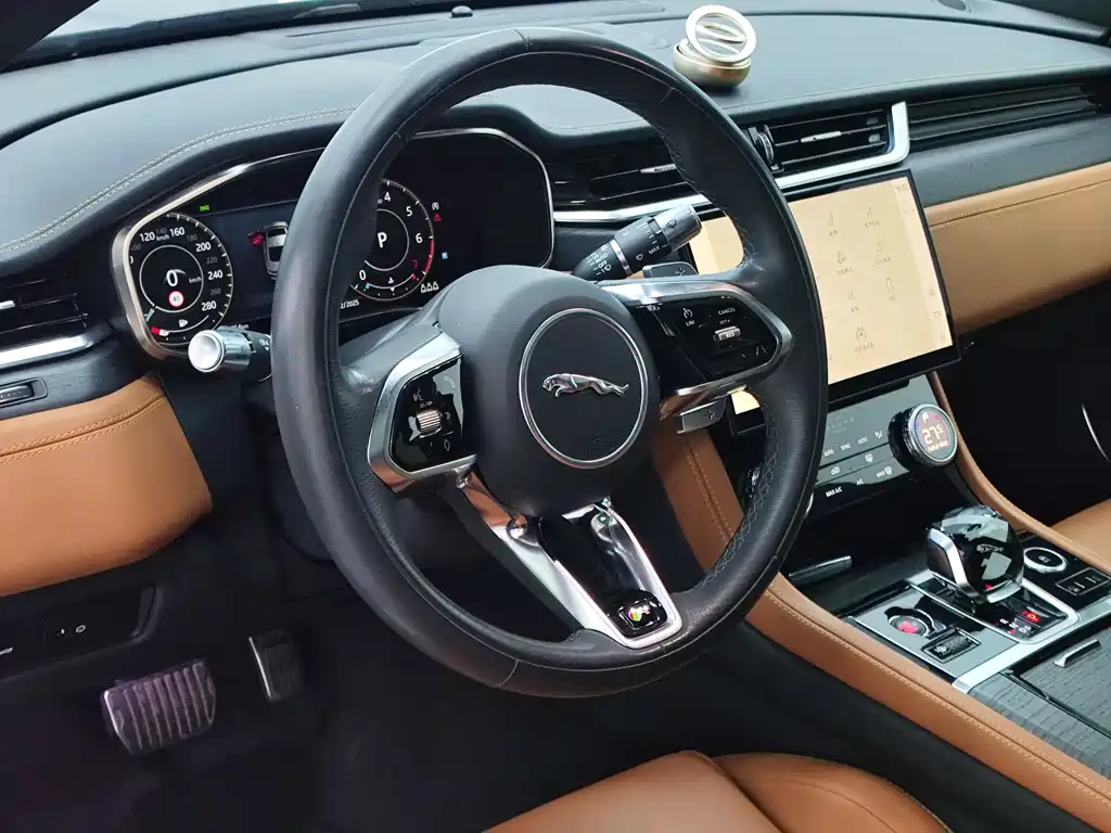 Jaguar XFL 2022 — фото 13