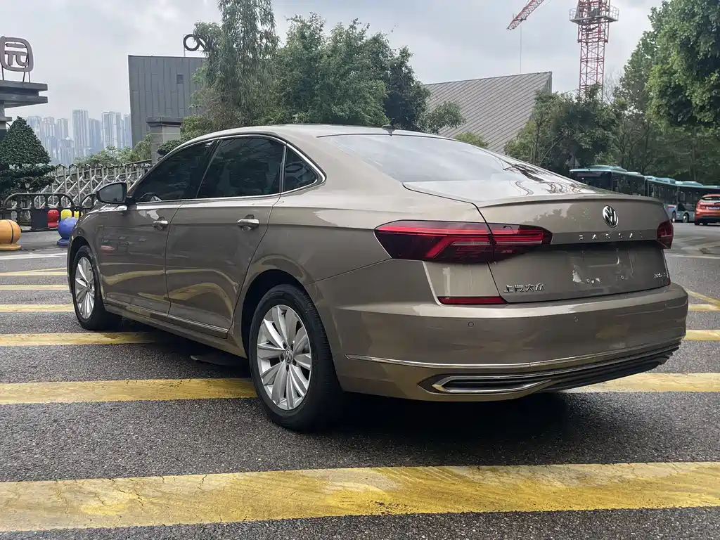 Volkswagen Passat 2020 — фото 16