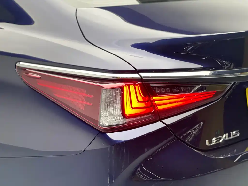 Lexus ES 2023 — фото 15