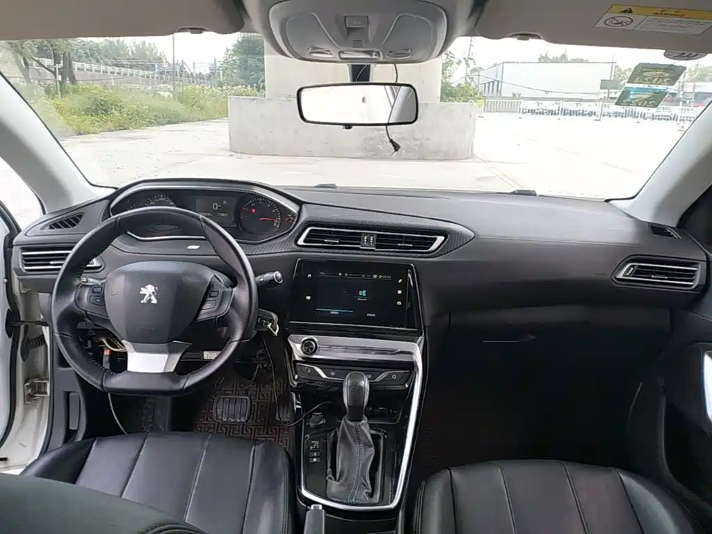 Peugeot 308 2018 — фото 10
