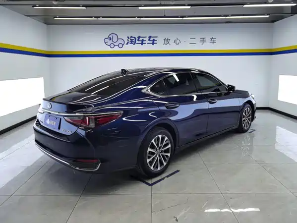 Lexus ES 2023