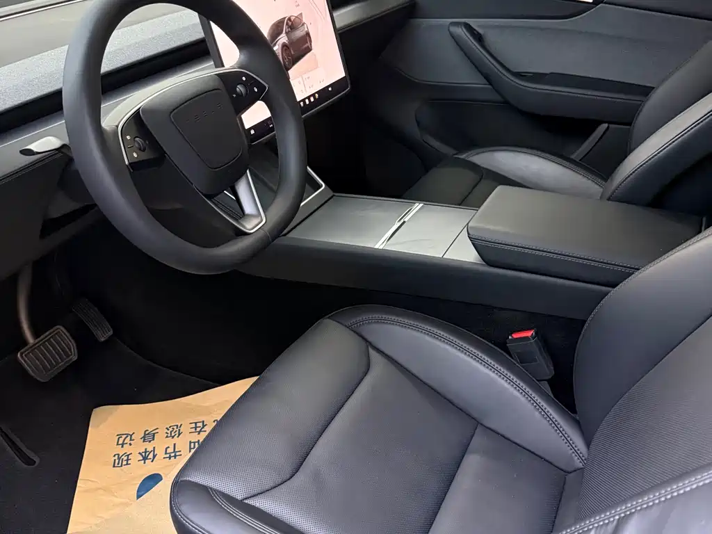 Tesla Model Y 2025 — фото 4