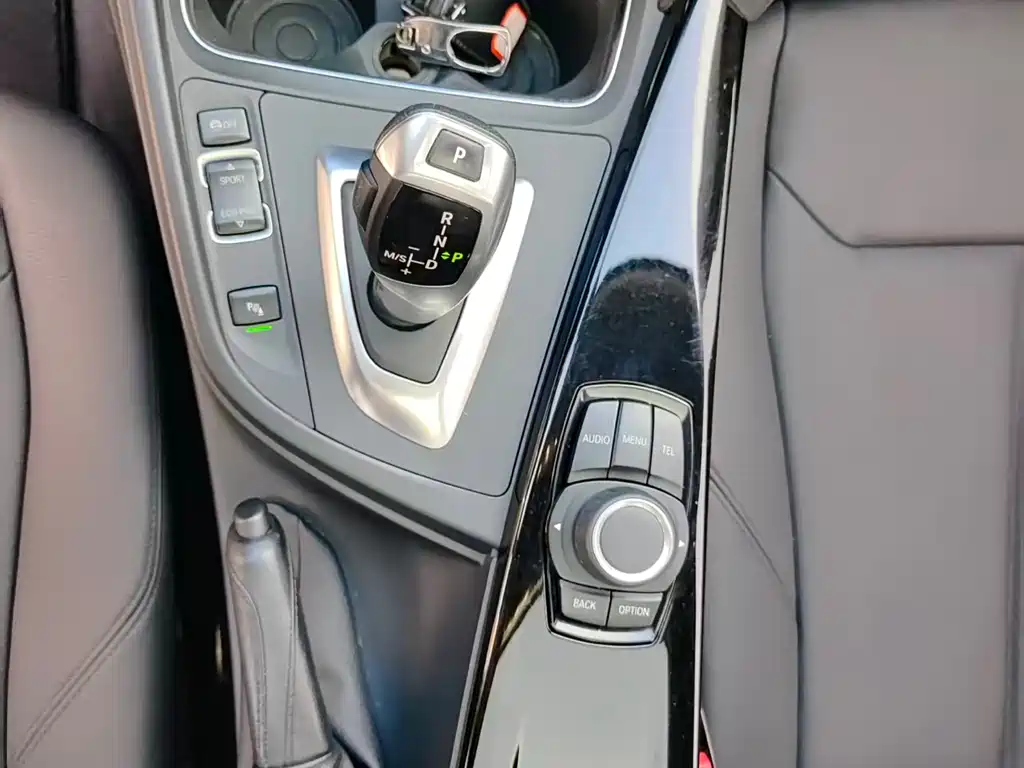 BMW 3 Series 2016 — фото 17