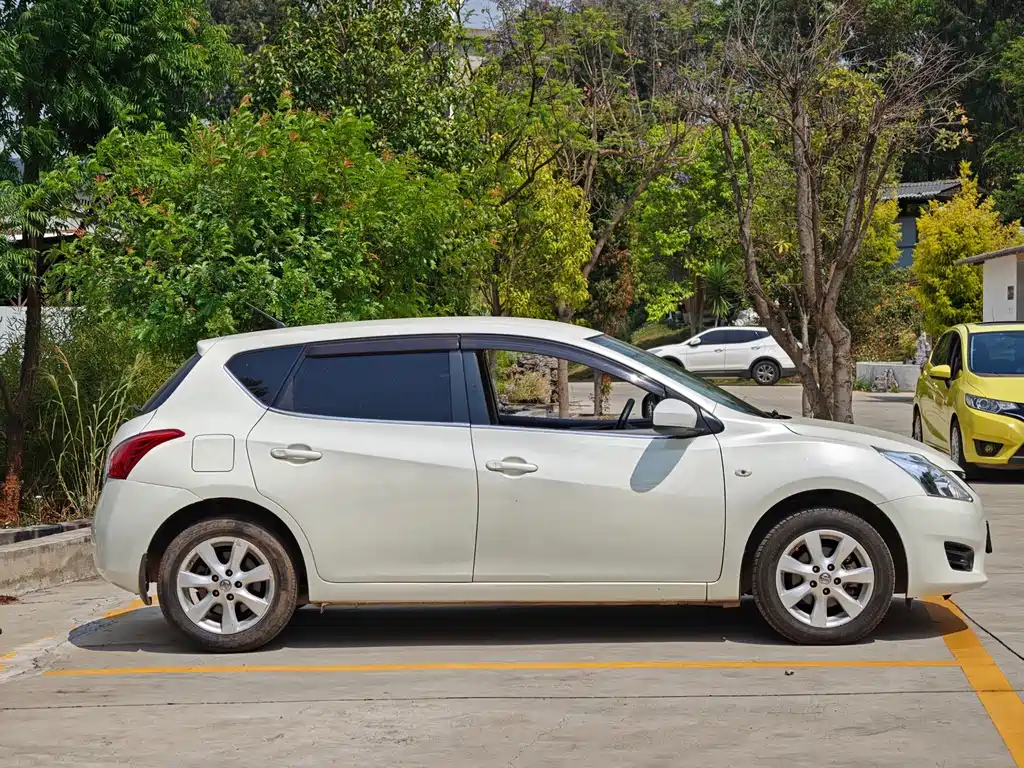 Nissan Tiida 2015 — фото 10