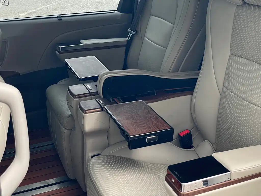 Toyota Sienna 2019 — фото 12