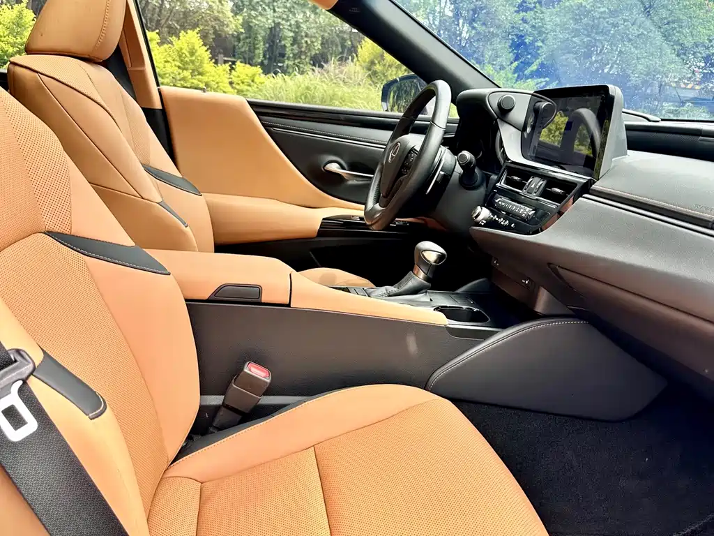 Lexus ES 2023 — фото 12