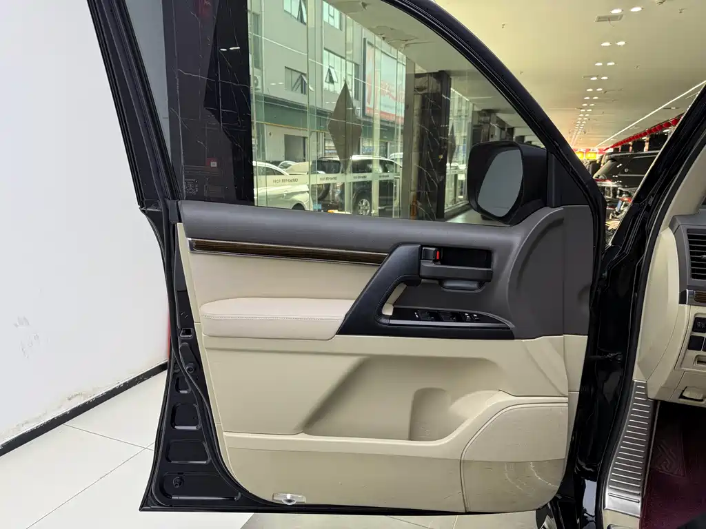 Toyota Land Cruiser 2019 — фото 8
