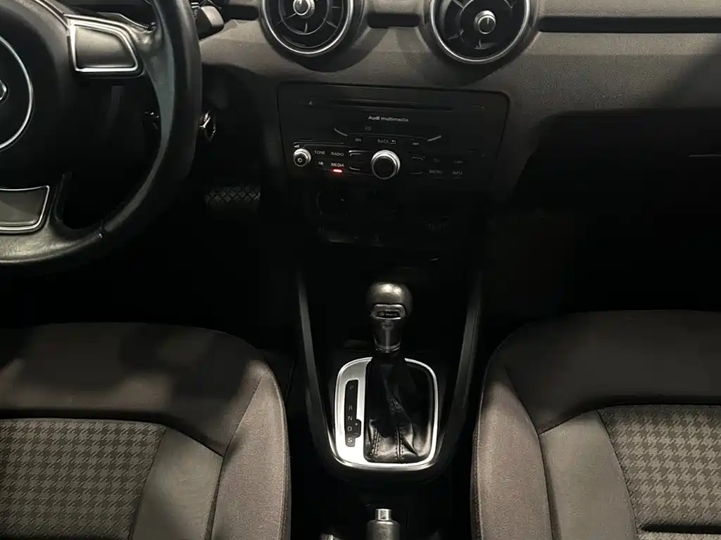 Audi A1 2015 — фото 12