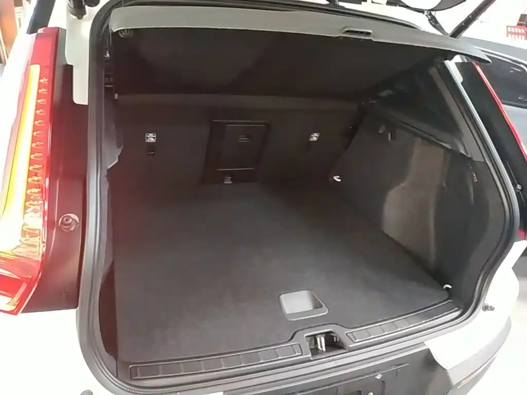 Volvo XC40 2021 — фото 19