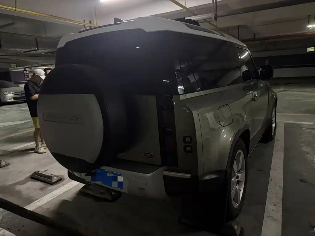 Land Rover Defender 2021