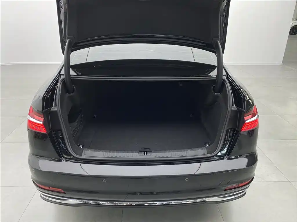 Audi A6L 2024 — фото 29