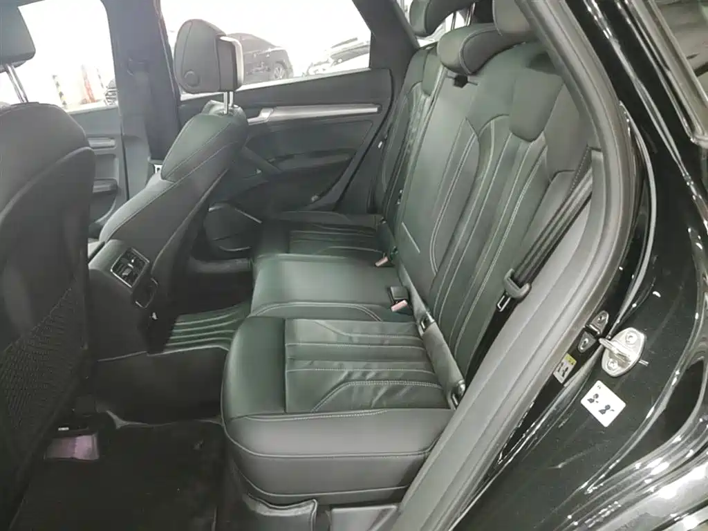 Audi Q5L 2023 — фото 24