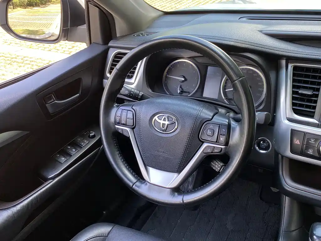 Toyota Highlander 2018 — фото 13