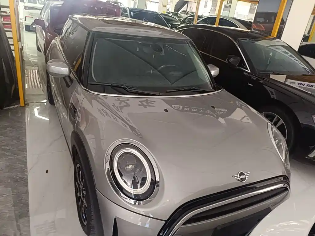 MINI MINI 2023