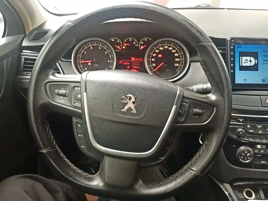 Peugeot 508 2014 — фото 11